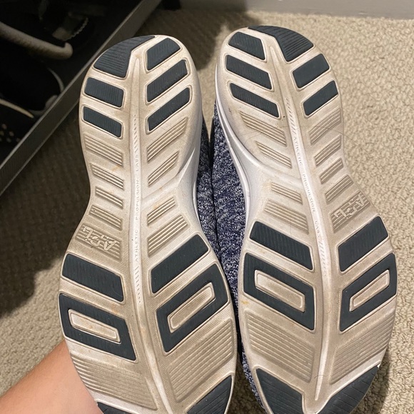 Apl - Picture 3 of 4